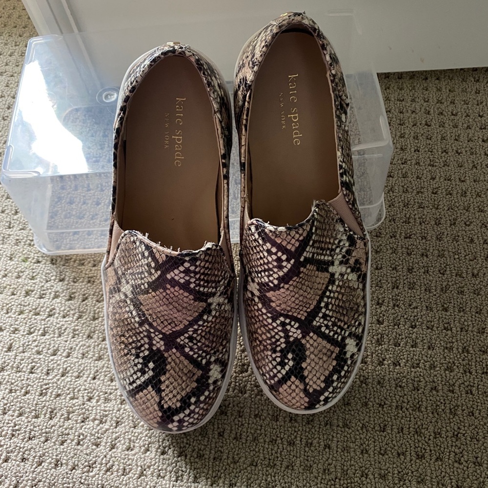 Kade Spade snake skin shoe. Size 8/15
